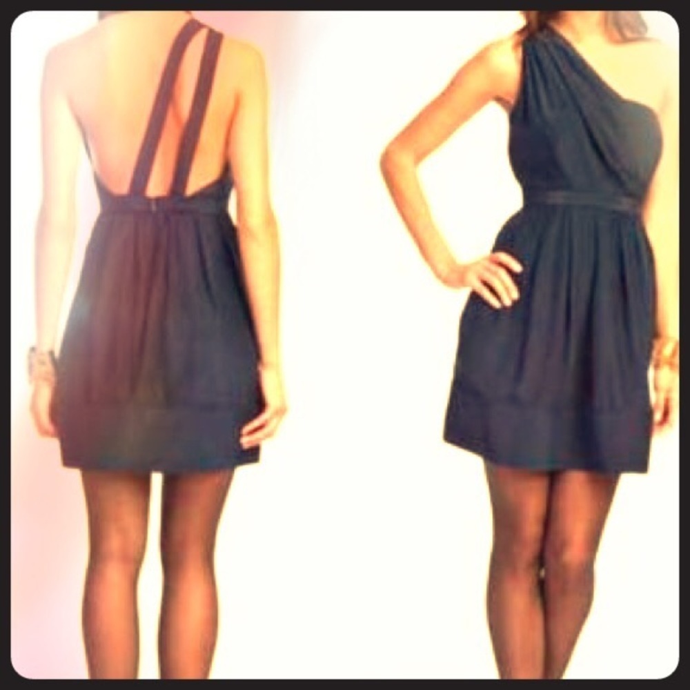 Like-new THREAD SOCIAL size 2 navy cocktail dress